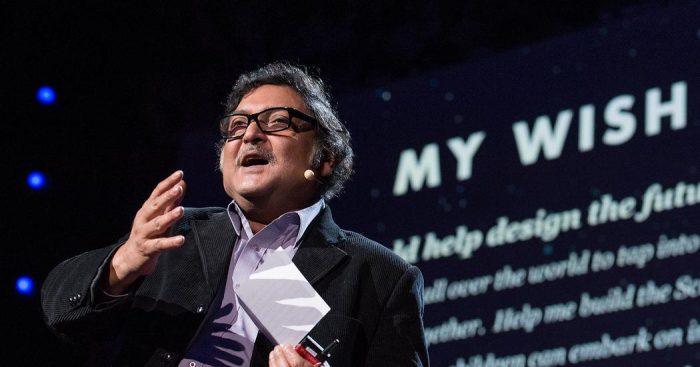 Experto indio Sugata Mitra propone en Chile orientar la educación «para el mundo de dentro de 30 años» Experto indio Sugata Mitra propone en Chile orientar la educación «para el mundo de dentro de 30 años»