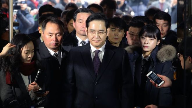 Un tribunal ordena la liberación de Lee Jae-yong, el heredero de Samsung condenado por corrupción en Corea del Sur