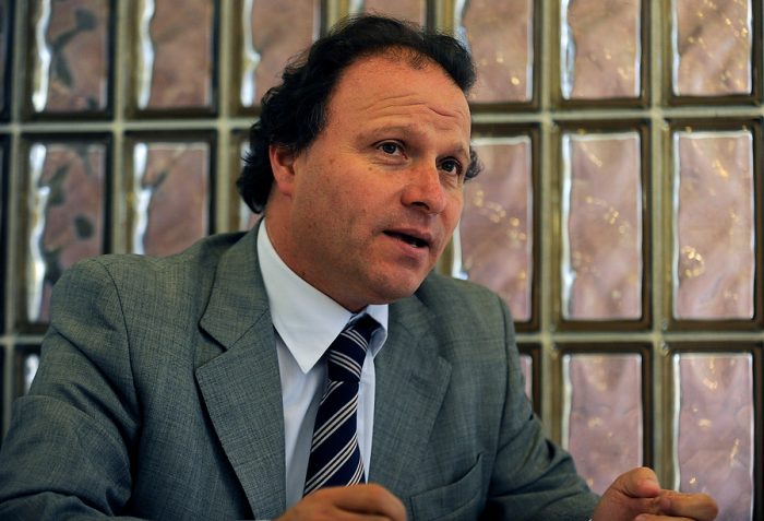 De Urresti aumenta presión sobre Villalobos: “Era el responsable de Inteligencia y se robaron 26 mil millones. O es un incompetente o miró para el lado” De Urresti aumenta presión sobre Villalobos: