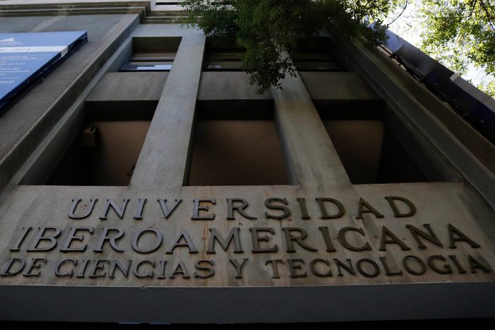 Mineduc cifra en 2500 los estudiantes afectados por el cierre de la U.Iberoamericana y confirma que está en conversaciones para reubicarlos Mineduc cifra en 2500 los estudiantes afectados por el cierre de la U.Iberoamericana y confirma que está en conversaciones para reubicarlos