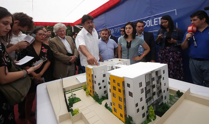 Jadue anota gol de media cancha: el Minvu abrirá concurso para replicar en otras comunas la «inmobiliaria popular» Jadue anota gol de media cancha: el Minvu abrirá concurso para replicar en otras comunas la