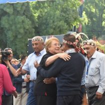 Bachelet vuelve a respaldar a Villalobos y pide 
