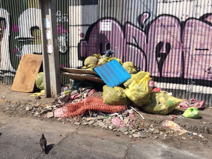 Acudirá a los tribunales: Jadue denunciará a empresa de áreas verdes de Maipú por tirar escombros en Recoleta