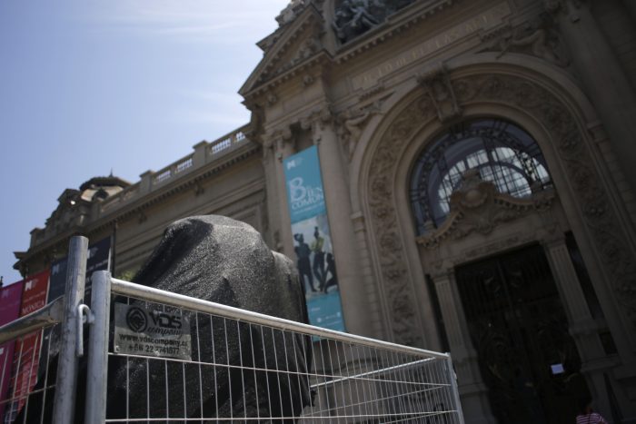 Fórmula E: Concejales presentaron querella contra responsables de daños a escultura en Museo Nacional de Bellas Artes Fórmula E: Concejales presentaron querella contra responsables de daños a escultura en Museo Nacional de Bellas Artes