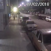 [VIDEO] Ladrón es atropellado por sus cómplices mientras huían tras un robo