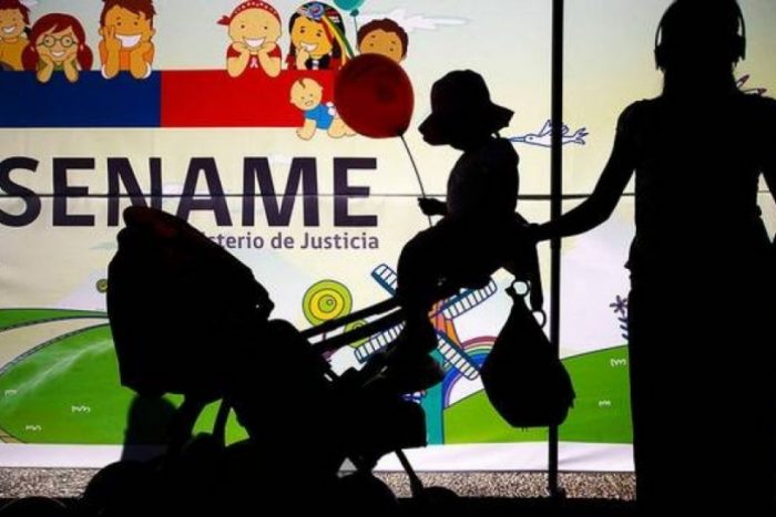 Gobierno da marcha atrás: repondrá recursos del Sename e inyectará otros mil millones Gobierno da marcha atrás: repondrá recursos del Sename e inyectará otros mil millones