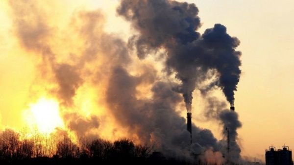 El desafío de Piñera para combatir el cambio climático: elevar impuesto directo a las emisiones de CO2 El desafío de Piñera para combatir el cambio climático: elevar impuesto directo a las emisiones de CO2