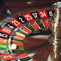 Fiscalía pide 18 años de cárcel para líder de casinos clandestinos que funcionaban en centro de Santiago