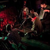 Banda Los Celestinos en el Bar Raíces