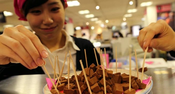Las japonesas ya no quieren que las obliguen a regalar chocolate a los hombres en San Valentín Las japonesas ya no quieren que las obliguen a regalar chocolate a los hombres en San Valentín