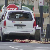 [VIDEO] EE.UU: vehículo se estrella contra una barrera de protección de la Casa Blanca