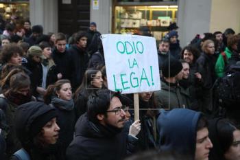 Italia: tensión entre antifascistas y policía en jornada de manifestaciones Italia: tensión entre antifascistas y policía en jornada de manifestaciones