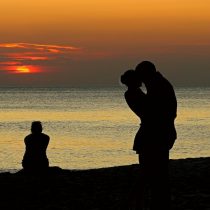 Los beneficios de estar enamorado y qué hacer si tienes dificultades para encontrar pareja