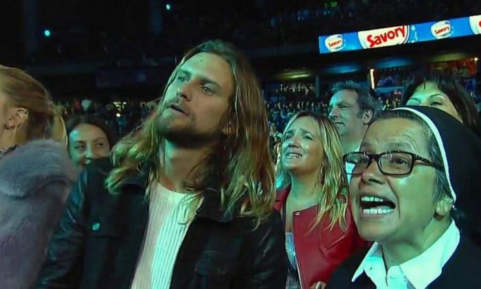 Quién es la hermana Nora y qué hermosa labor realiza la monja que canta a Bosé y se robó las miradas en Viña 2018 Quién es la hermana Nora y qué hermosa labor realiza la monja que canta a Bosé y se robó las miradas en Viña 2018