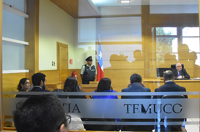 Caso Huracán: tribunal de Santiago rechaza petición de defensa de oficiales de Inteligencia de Carabineros y se declara incompetente