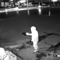 [VIDEO] Policía de Shanghai lanza imágenes de vigilancia de los ladrones más tontos de todos los tiempos