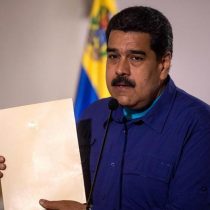 Maduro firma el documento del diálogo que rechazó la oposición venezolana