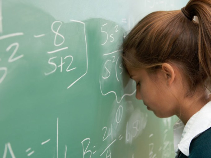 Eliminación de la repitencia automática: opiniones encontradas entre psicólogos y Colegio de Profesores Eliminación de la repitencia automática: opiniones encontradas entre psicólogos y Colegio de Profesores