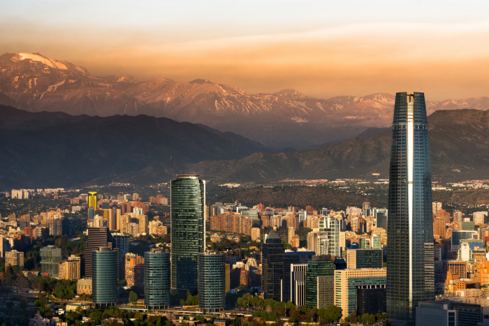 Aumento de deuda deja a Chile entre las economías más expuestas a un shock externo Aumento de deuda deja a Chile entre las economías más expuestas a un shock externo