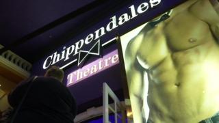 Los hombres que hacen «striptease» ¿también se sienten cosificados? Los hombres que hacen «striptease» ¿también se sienten cosificados?