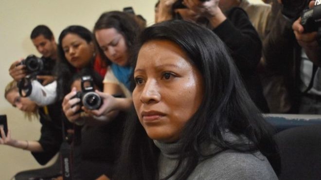 Liberan a Teodora Vásquez, la salvadoreña que llevaba diez años en la cárcel por el aborto de su bebé, que ella dijo nació muerto Liberan a Teodora Vásquez, la salvadoreña que llevaba diez años en la cárcel por el aborto de su bebé, que ella dijo nació muerto