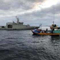 Armada captura dos embarcaciones peruanas en aguas chilenas con cerca de 5 toneladas de tiburón