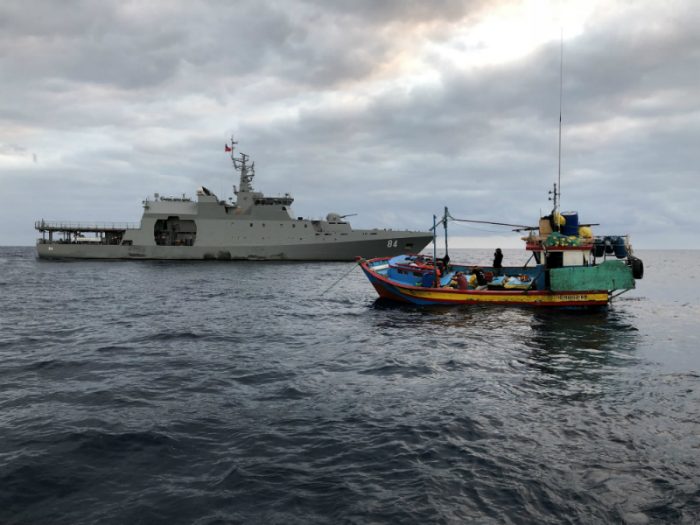 Armada captura dos embarcaciones peruanas en aguas chilenas con cerca de 5 toneladas de tiburón Armada captura dos embarcaciones peruanas en aguas chilenas con cerca de 5 toneladas de tiburón