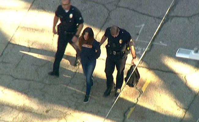 Cuatro estudiantes resultan heridos en un tiroteo en una escuela de Los Ángeles Cuatro estudiantes resultan heridos en un tiroteo en una escuela de Los Ángeles