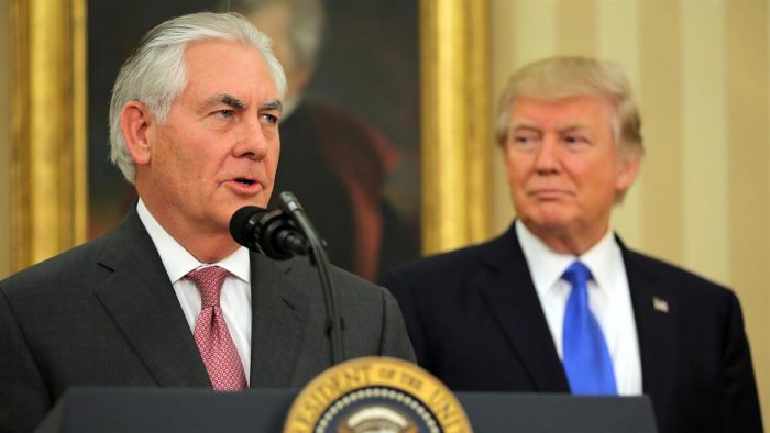 Dólar se desploma tras fulminante salida del secretario de Estado de Trump Dólar se desploma tras fulminante salida del secretario de Estado de Trump