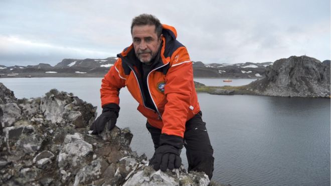 Muere un investigador español al caer de un barco en la Antártida