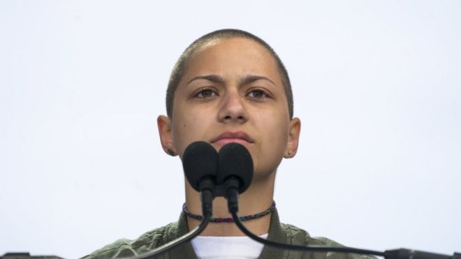 El contundente silencio de Emma González, sobreviviente del tiroteo en Parkland, en su discurso de «6 minutos y 20 segundos» durante la marcha contra las armas en Estados Unidos El contundente silencio de Emma González, sobreviviente del tiroteo en Parkland, en su discurso de «6 minutos y 20 segundos» durante la marcha contra las armas en Estados Unidos