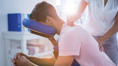 3 formas de combatir el dolor de espalda sin medicamentos 3 formas de combatir el dolor de espalda sin medicamentos