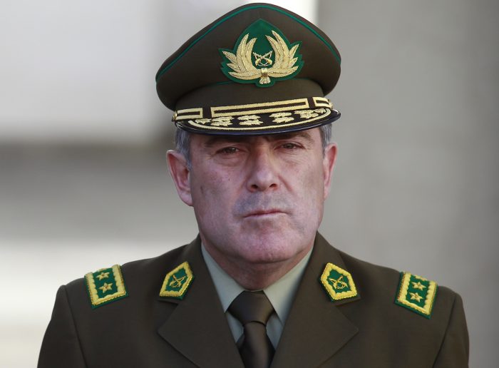 Limpieza profunda en Carabineros: Hermes Soto pasa a retiro a 15 generales y reemplaza a 33 del alto mando Limpieza profunda en Carabineros: Hermes Soto pasa a retiro a 15 generales y reemplaza a 33 del alto mando
