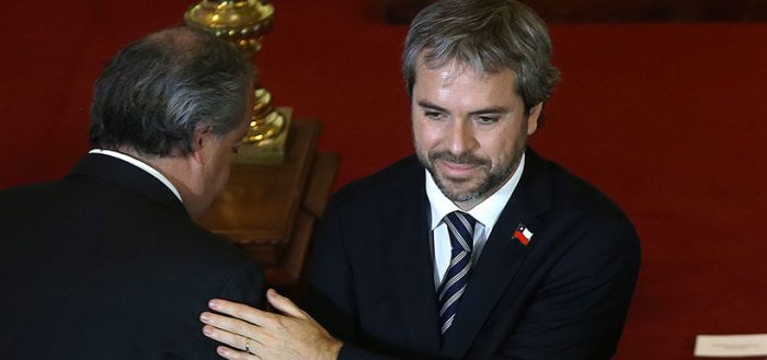 Cuando la retórica política es vacía a pesar del buqué a transición democrática Cuando la retórica política es vacía a pesar del buqué a transición democrática