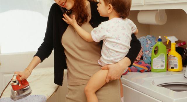 Mujeres dedican diariamente 3,21 horas más al trabajo no remunerado y 0,49 horas menos a actividades de ocio y vida social Mujeres dedican diariamente 3,21 horas más al trabajo no remunerado y 0,49 horas menos a actividades de ocio y vida social