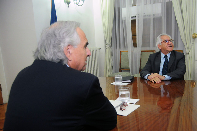 Primeros encuentros bilaterales entre la NM y Chile Vamos: reuniones entre actuales y futuros ministros marcan la jornada Primeros encuentros bilaterales entre la NM y Chile Vamos: reuniones entre actuales y futuros ministros marcan la jornada