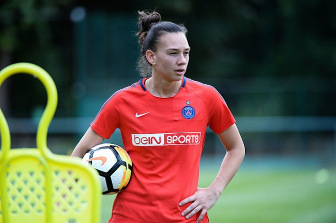 Tiane Endler capitana de la selección femenina de fútbol: “Sacrificamos todo un año sin recibir nada a cambio, excepto el orgullo de vestir la camiseta” Tiane Endler capitana de la selección femenina de fútbol: “Sacrificamos todo un año sin recibir nada a cambio, excepto el orgullo de vestir la camiseta”