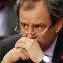 Ministro de Educación se compra nuevo conflicto: Cones lo acusa de arrodillarse ante los empresarios