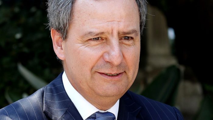 Ministro Varela responde a críticas de Bachelet: “Ojalá tengamos más Estado y más bingos” Ministro Varela responde a críticas de Bachelet: