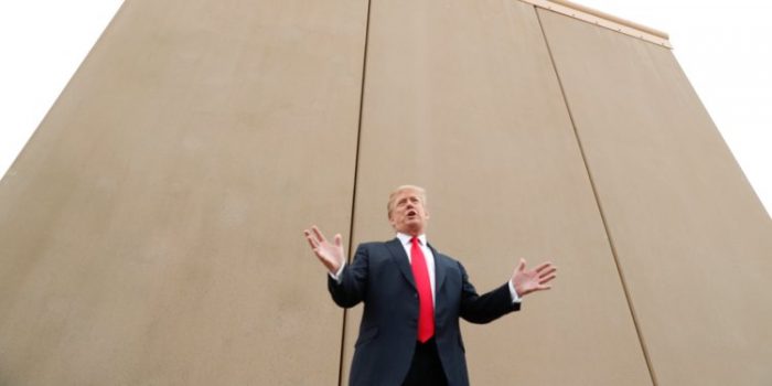 Trump critica ley de gastos estadounidense por falta de fondos para el muro