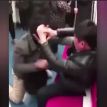 [VIDEO] No sólo en Chile llegó marzo: captan violenta pelea en el metro de China