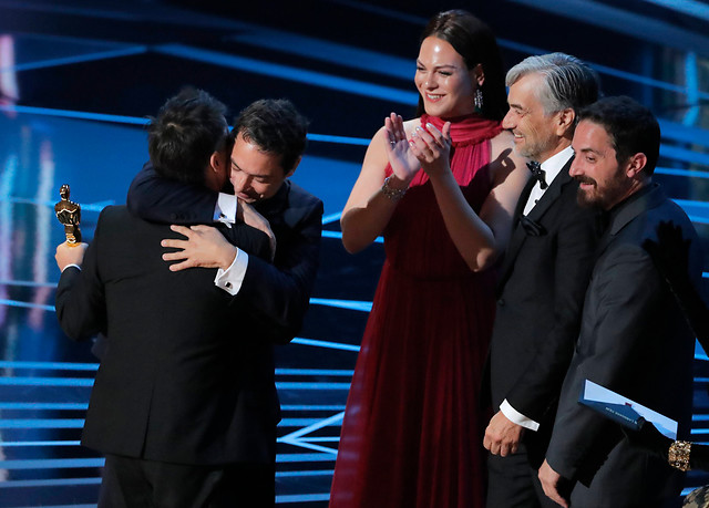 Equipo de Una mujer fantástica ya está en Chile: Daniela Vega y Sebastián Lelio arribaron en el país tras ganar un Oscar Equipo de Una mujer fantástica ya está en Chile: Daniela Vega y Sebastián Lelio arribaron en el país tras ganar un Oscar