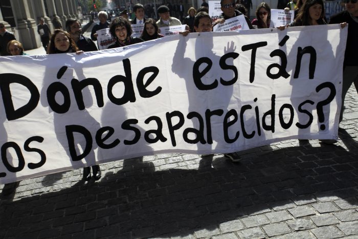 Familiares de Detenidos Desaparecidos rechazan Premio Nacional de Medicina a Otto Dorr por su relación con Colonia Dignidad Familiares de Detenidos Desaparecidos rechazan Premio Nacional de Medicina a Otto Dorr por su relación con Colonia Dignidad