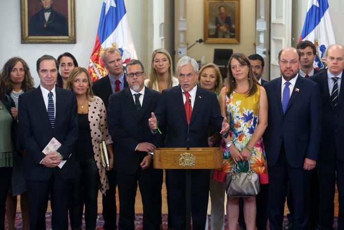 Piñera deja al Frente Amplio dando vueltas como trompo con política de los acuerdos
