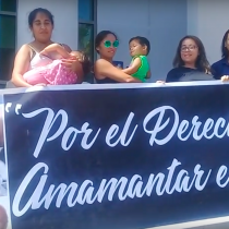 ONG Guerreras de la Leche Materna protestaron en la puerta de Tribunales por una madre expulsada por amamantar a su hijo