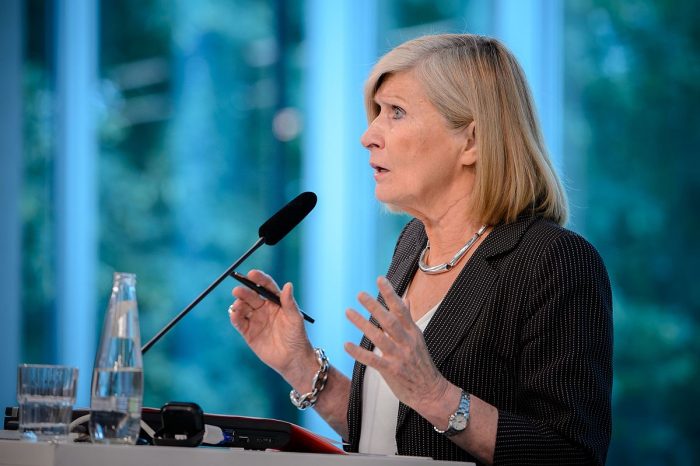 Chantal Mouffe y la política Chantal Mouffe y la política