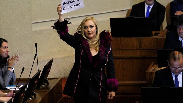 Pamela Jiles cumplió un mes como diputada: «Me encuentro muchas Lulis, Yerkopuchentos, Pamelas Díaz y Kenitas en el Parlamento» Pamela Jiles cumplió un mes como diputada: «Me encuentro muchas Lulis, Yerkopuchentos, Pamelas Díaz y Kenitas en el Parlamento»