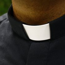 Obispo Infanti niega acusaciones de encubrimiento de abuso en hogar de menores
