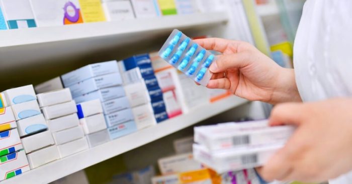 Alcaldes del sector poniente de la RM critican medida para entregar medicamentos a domicilio: «Este es un episodio más de descoordinación» Alcaldes del sector poniente de la RM critican medida para entregar medicamentos a domicilio: