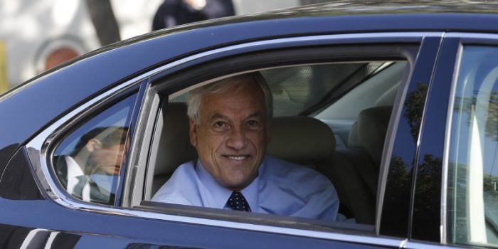 Piñera no aguanta la presión y anula compra de lujoso automóvil de 70 millones